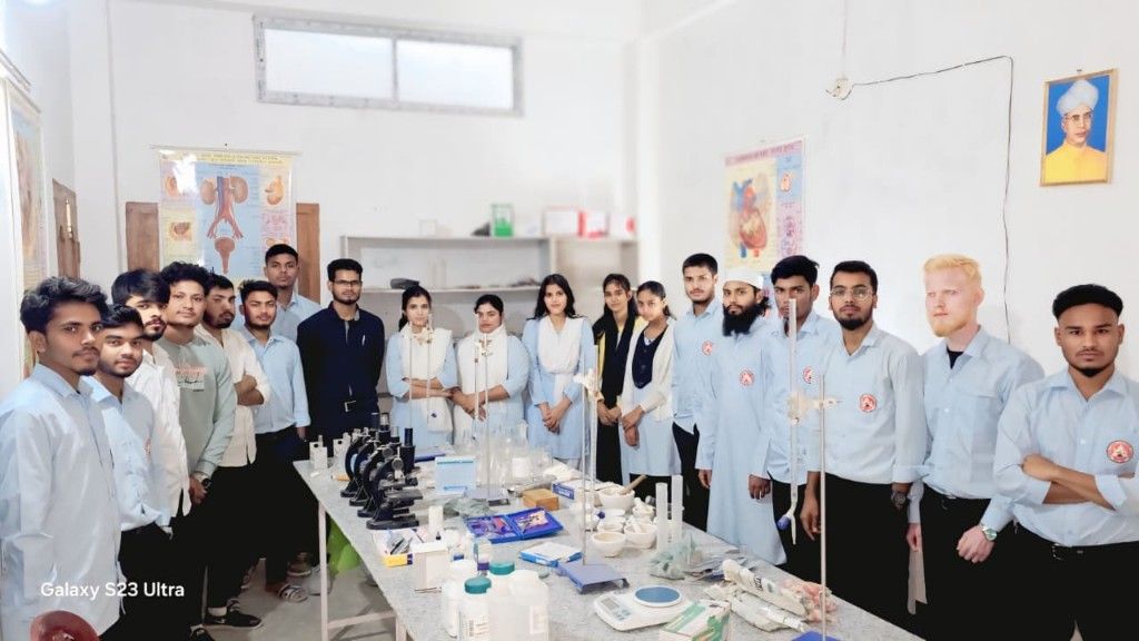 Students in pharmacy laboratory